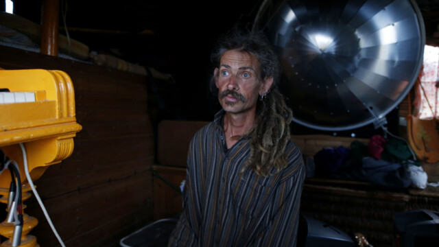 Cirkus Soluna, potujoči ulični umetniki, v Ljubljani, 26. julija 2015. (!!!OPOZORILO: Nastopajoči so prosili oz. zahtevali, da se fotografije uporabijo izključno za reportažo v povezavi z njimi, zato predlagam, da jih NE ARHIVIRAMO!!! Hvala.)